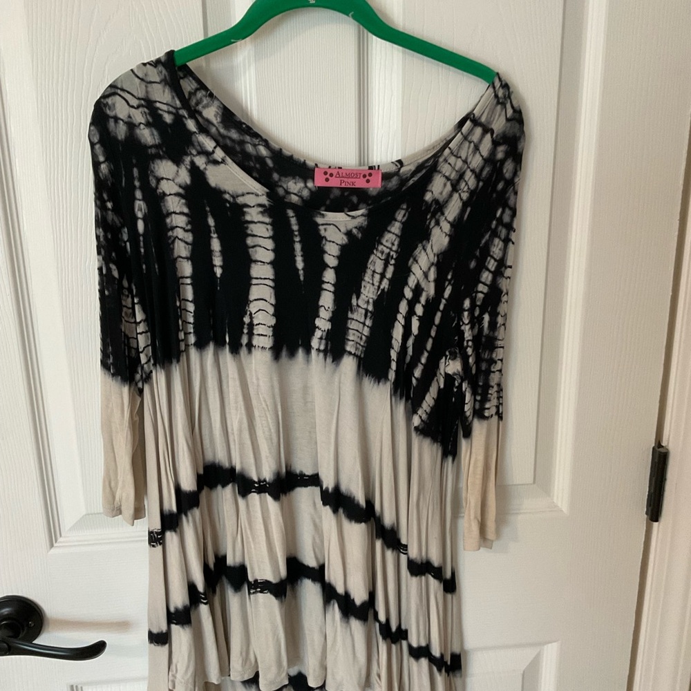 Mid length sleeve top